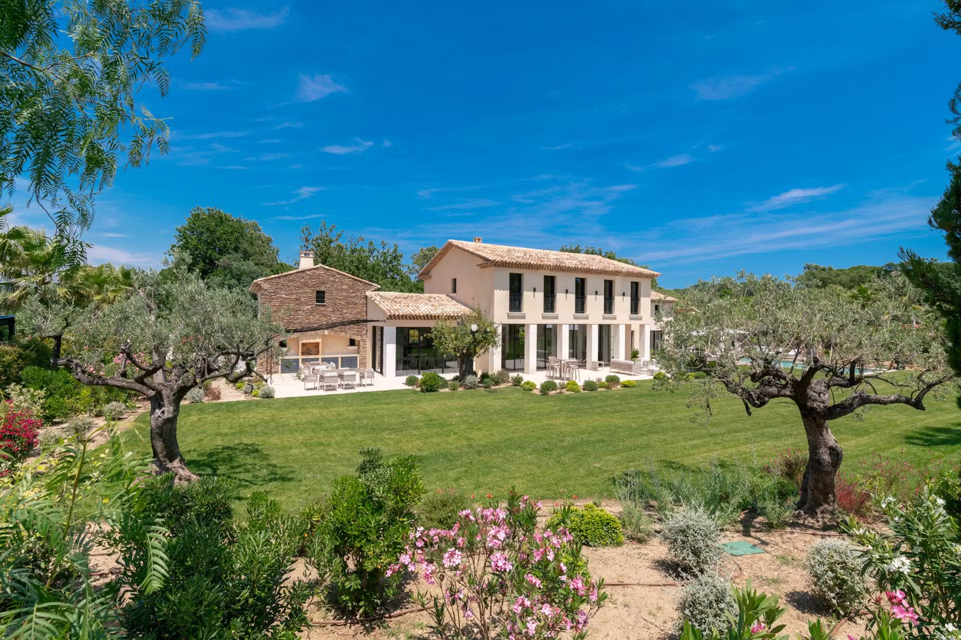 Astrea — Panoramic view — photo 3 of 42