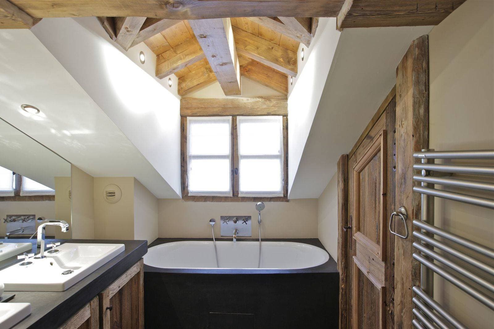 Chalet Ajacour — Architectural detail — photo 5 of 15