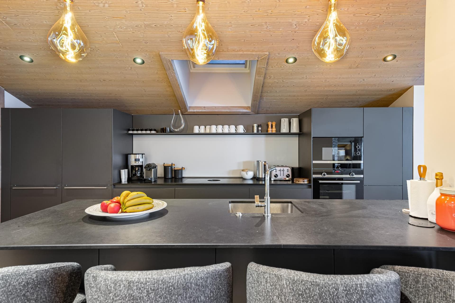 Appartement Stallion Penthouse D22 — Chambre luxueuse — photo 6 sur 40