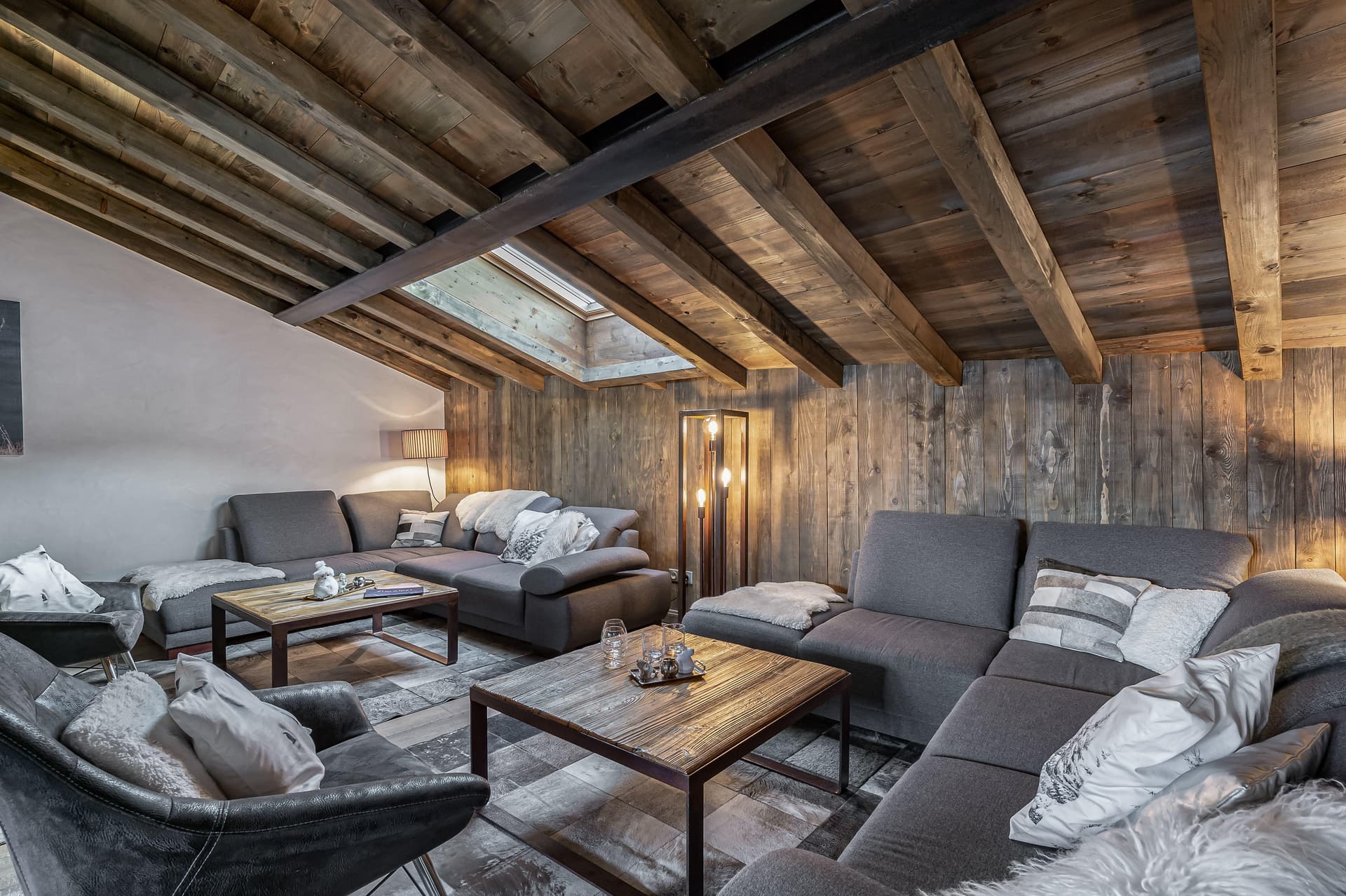 Chalet Etagne — Elegant interior — photo 2 of 33
