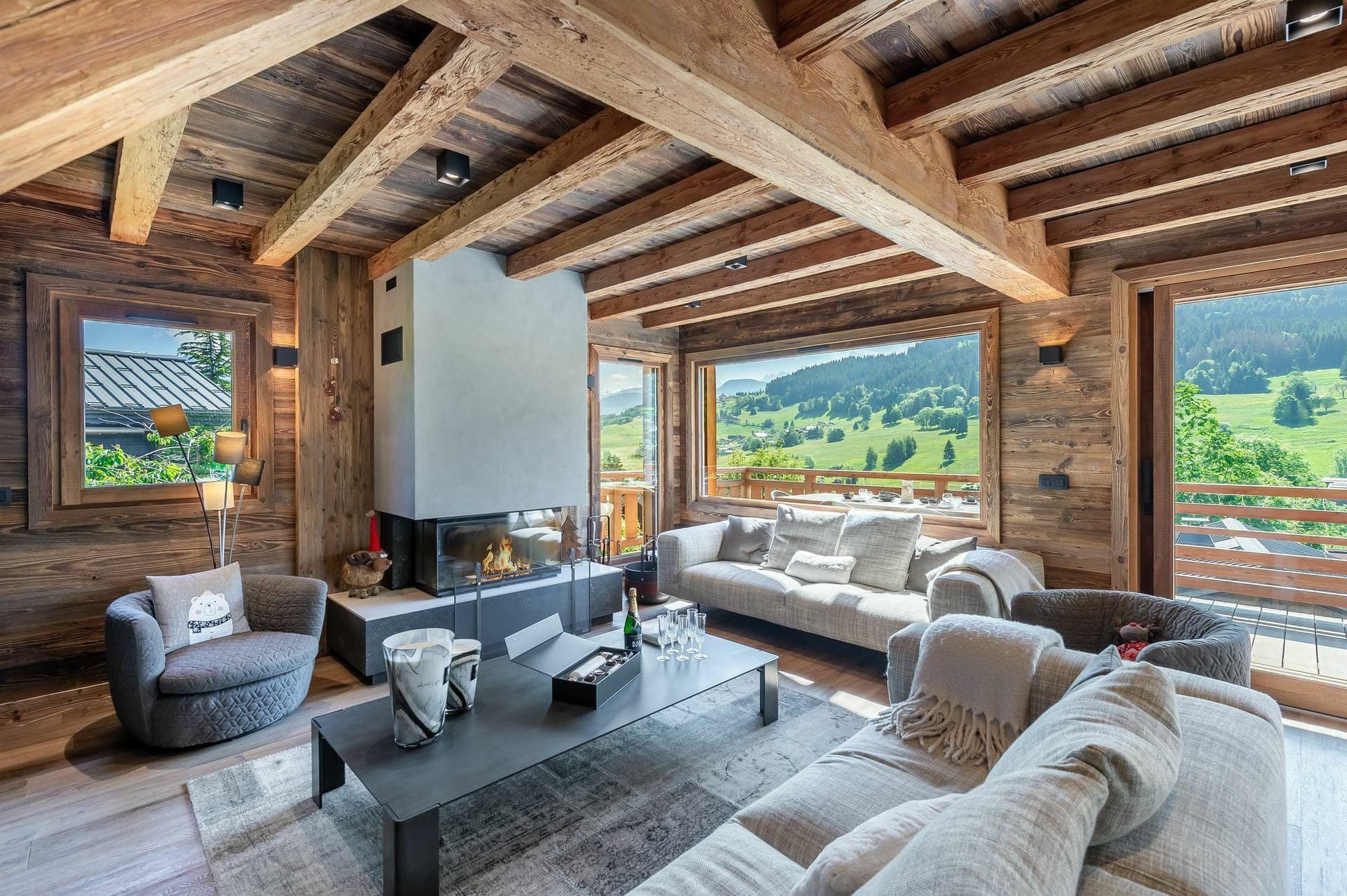 Chalet Eastwood — Elegant interior — photo 2 of 37