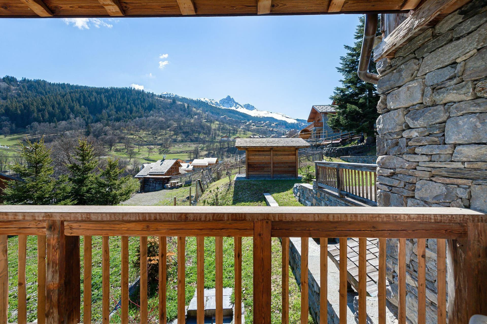 Chalet Les Girolles — Luxury bedroom — photo 6 of 13