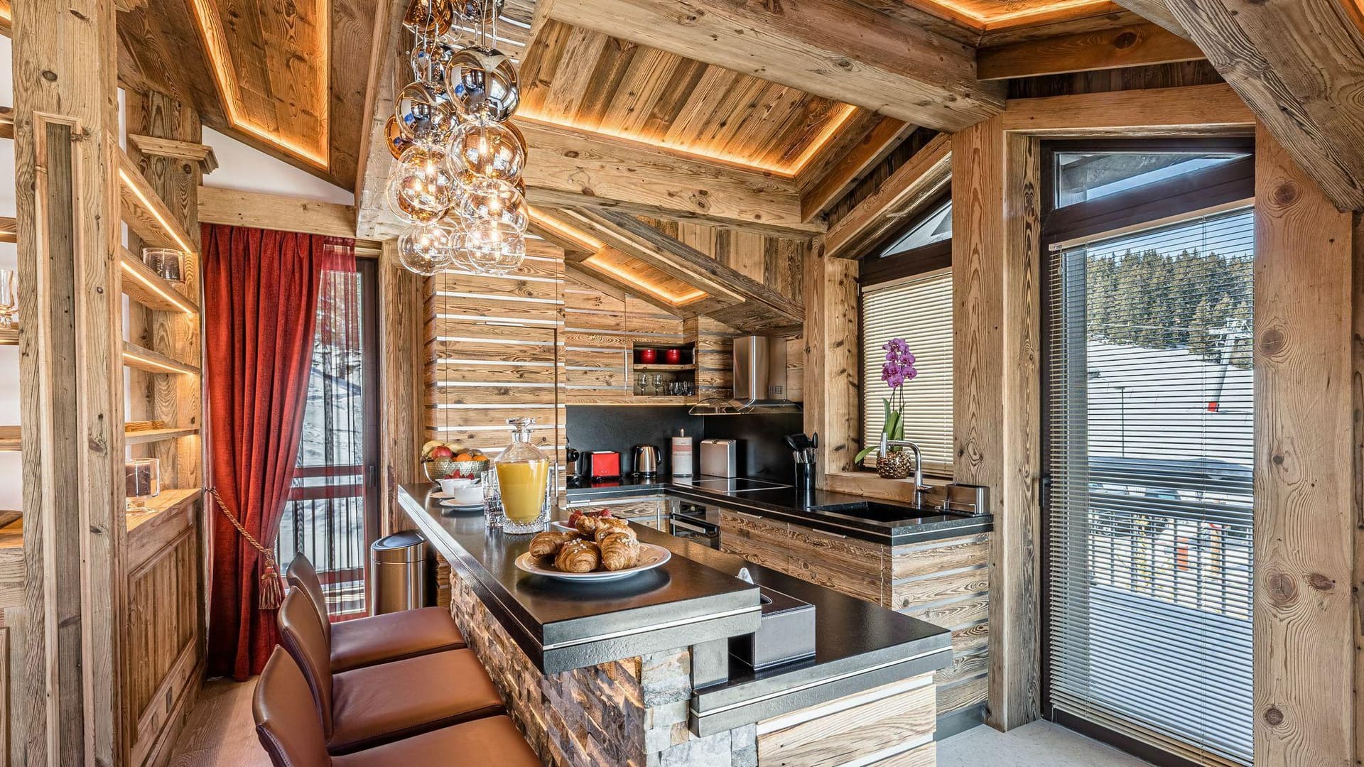 Chalet Barolo — Elegant interior — photo 2 of 21