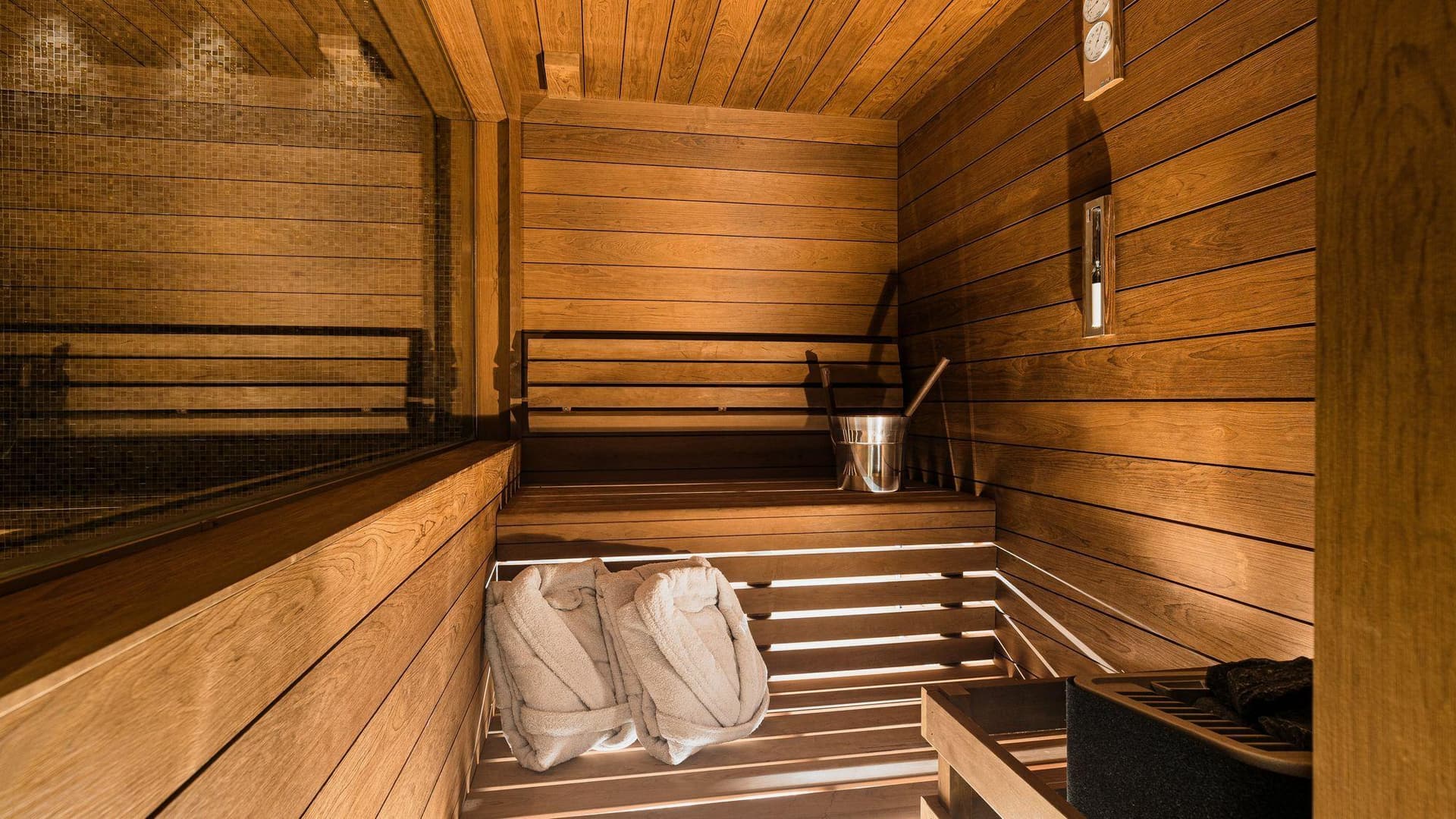 Chalet Barolo — Luxury bedroom — photo 6 of 21