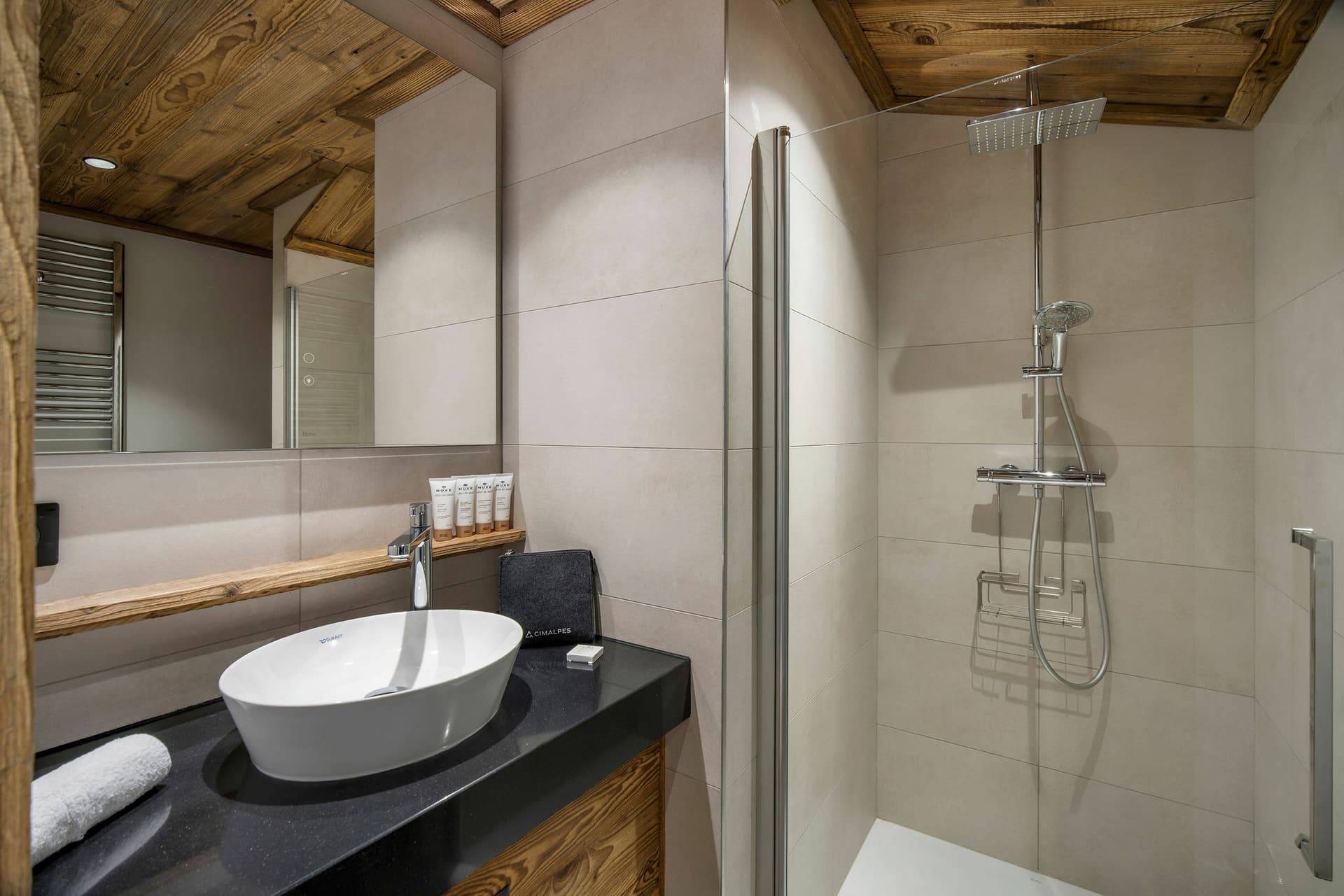 Appartement Alpamayor M6 — Chambre luxueuse — photo 6 sur 15