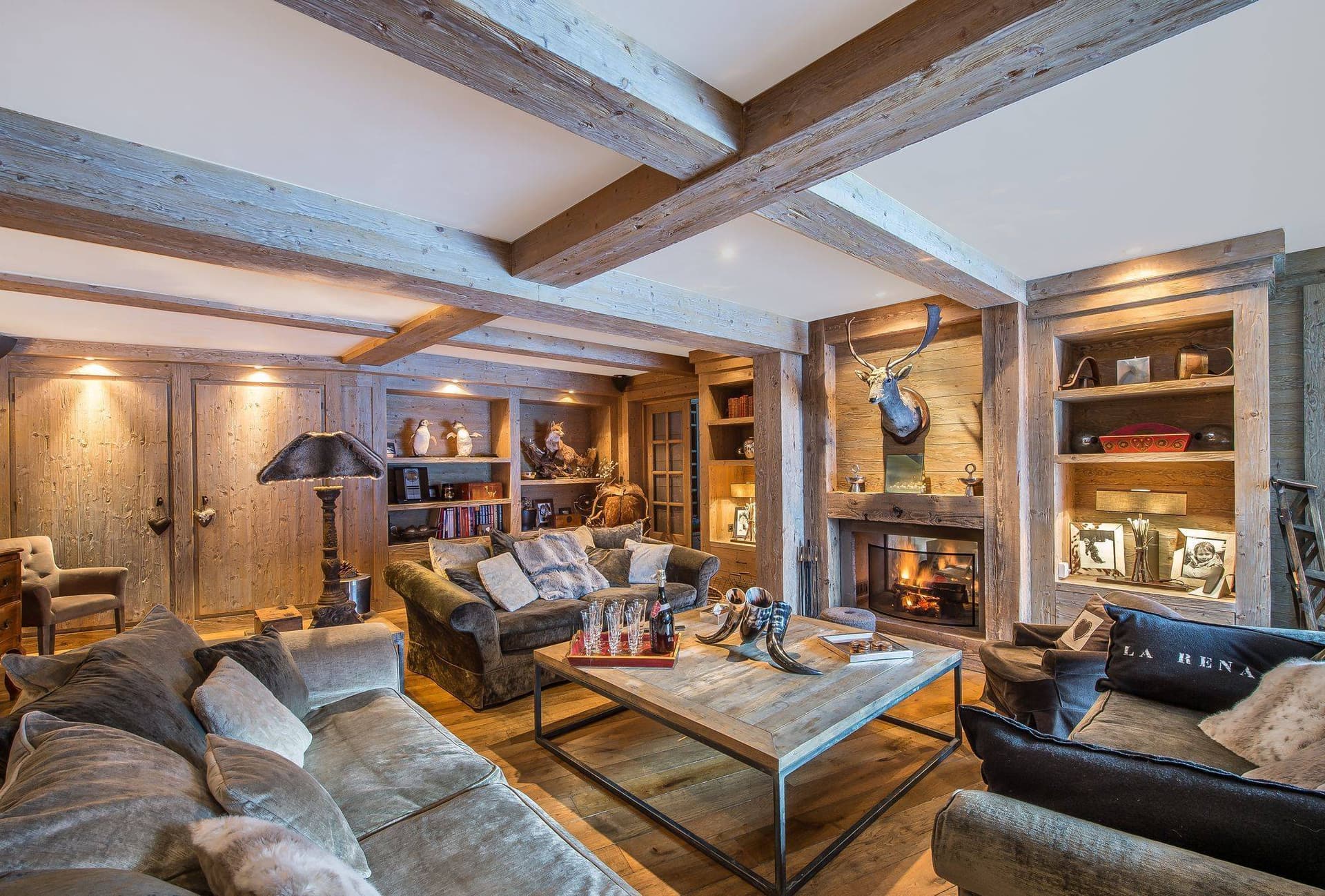 Chalet Hadrien — Elegant interior — photo 2 of 35