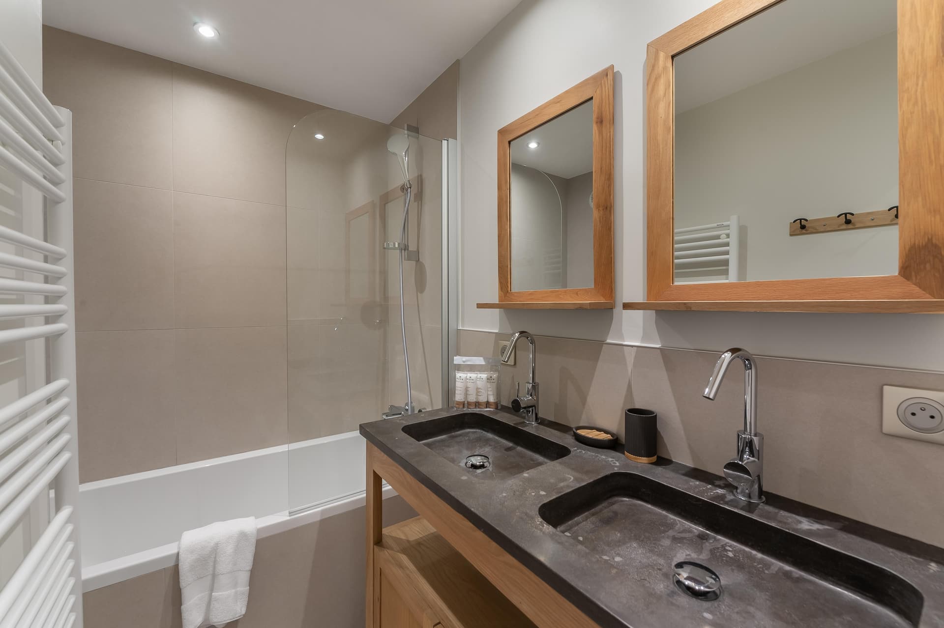 Appartement Chandonnelles P6 — Cuisine équipée — photo 8 sur 14