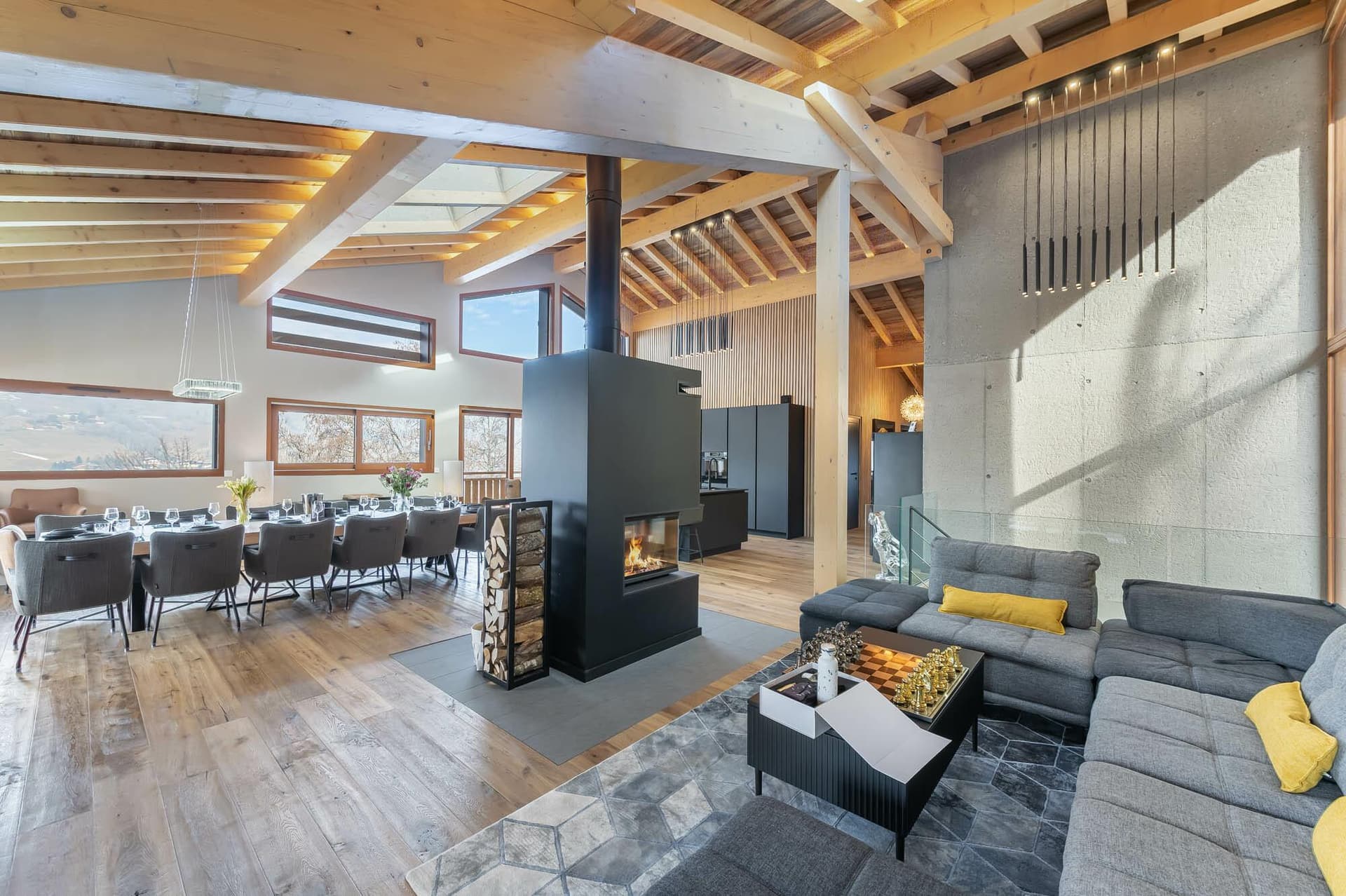Chalet R Family — Elegant interior — photo 2 of 30