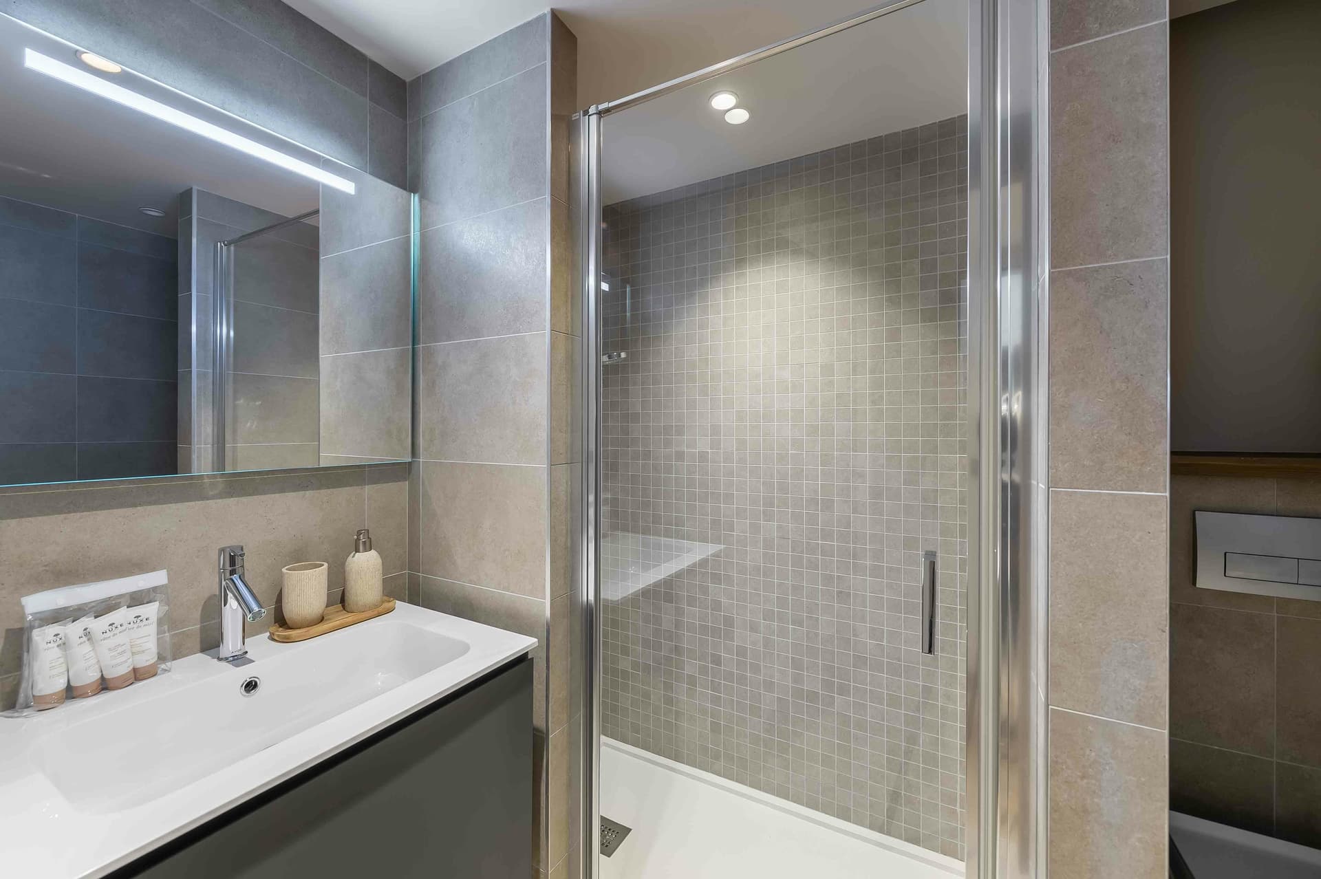 Appartement Stallion D02 — Salle de bain — photo 7 sur 27