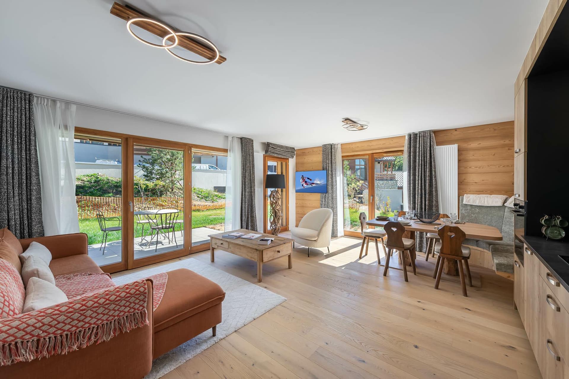 Appartement Silver Lodge C02, 2 bedrooms, Megève — photo 1 of 12