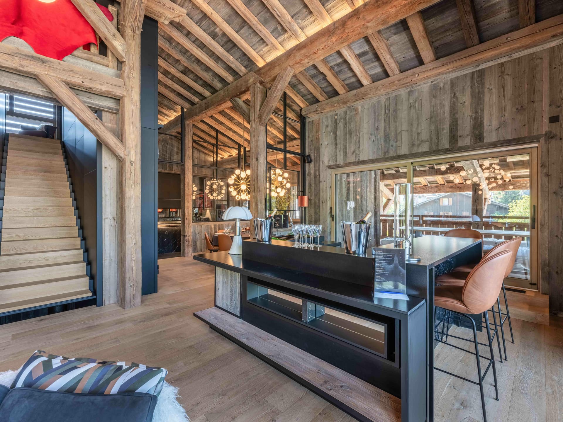 Chalet Le Lodge — Architectural detail — photo 5 of 29