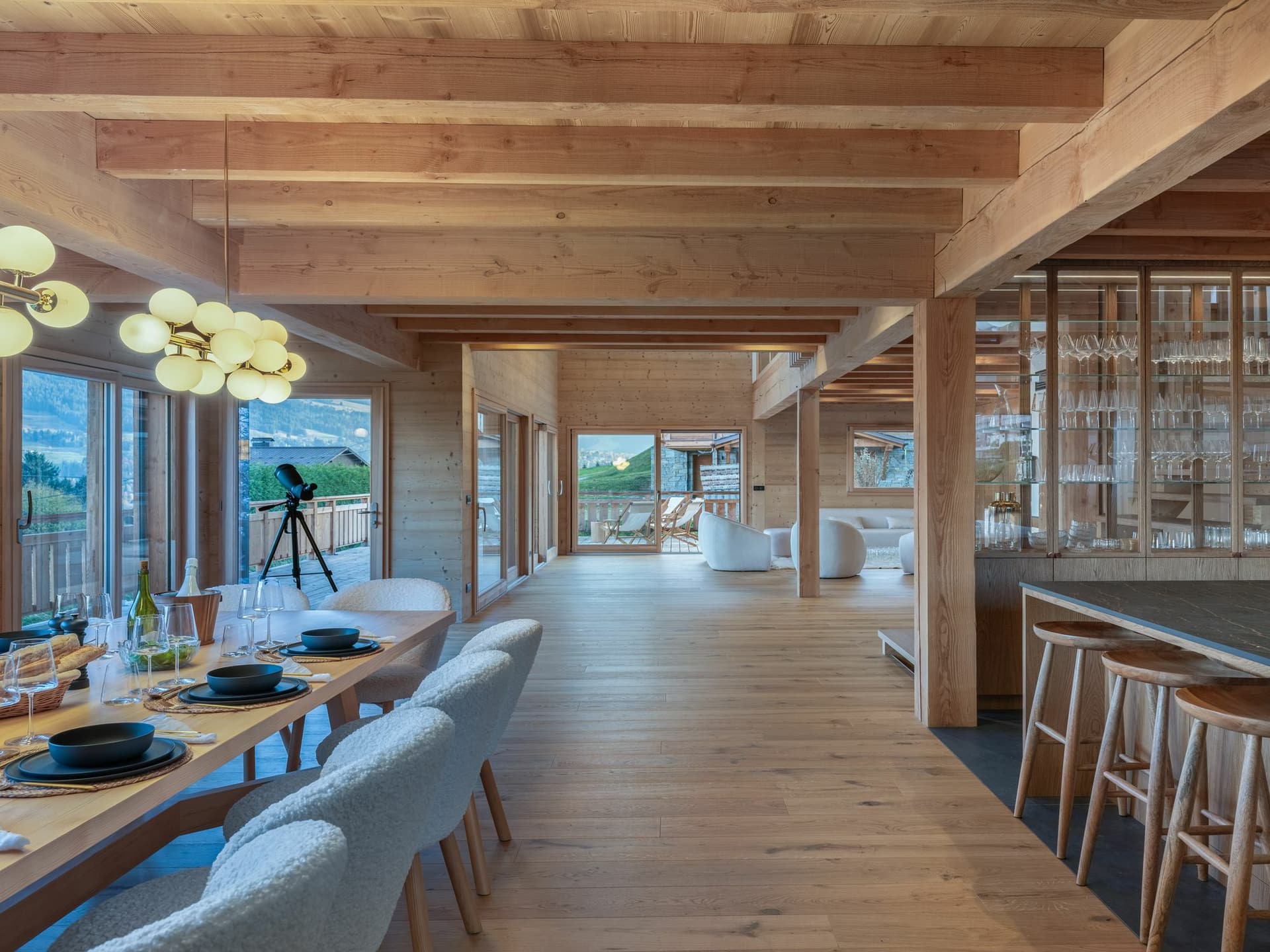 Chalet 180 Mont Blanc, 5 bedrooms, Megève — photo 1 of 30