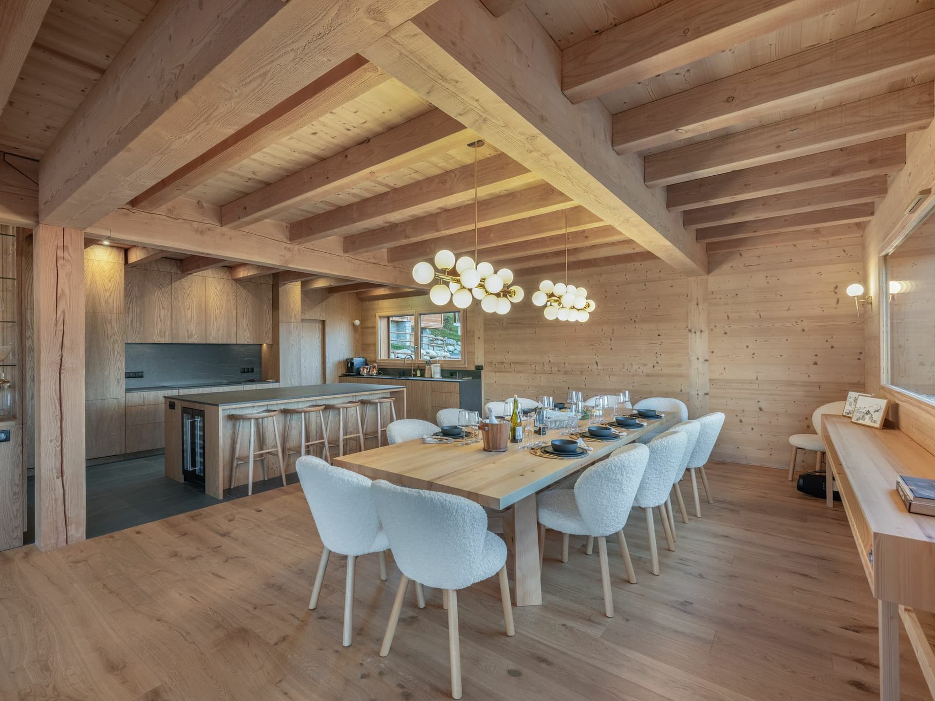 Chalet 180 Mont Blanc — Elegant interior — photo 2 of 30