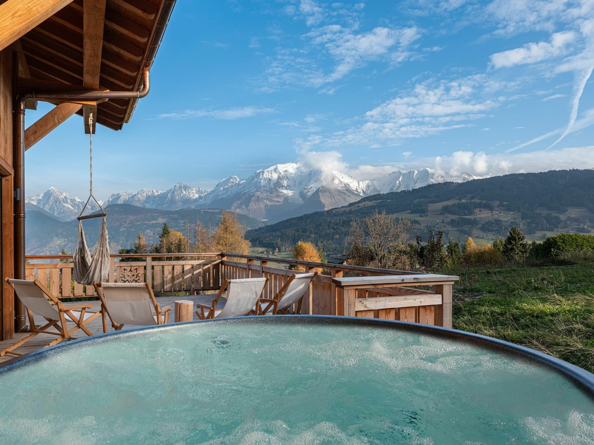 Chalet 180 Mont Blanc — Living space — photo 4 of 30