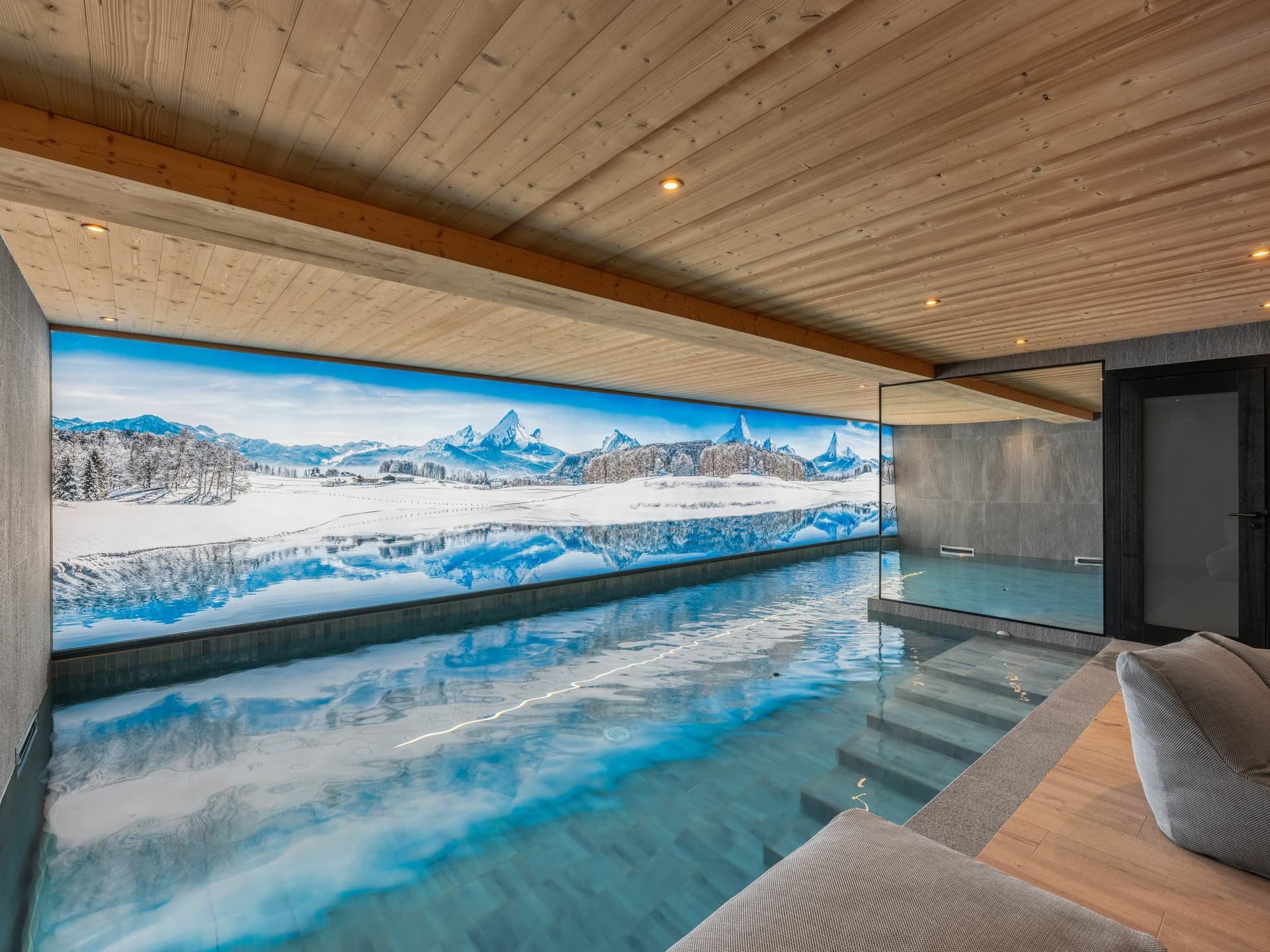 Chalet 180 Mont Blanc — Luxury bedroom — photo 6 of 30