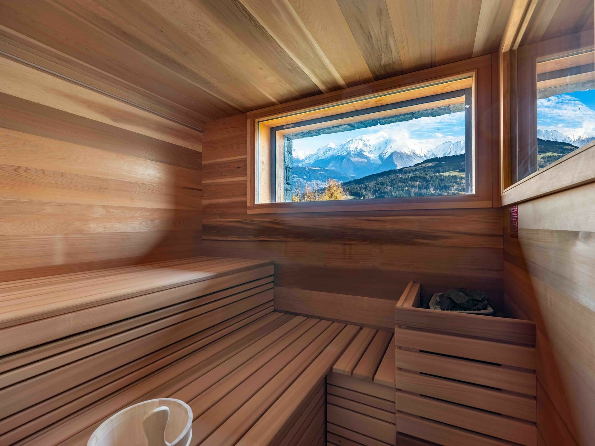 Chalet 180 Mont Blanc — Equipped kitchen — photo 8 of 30