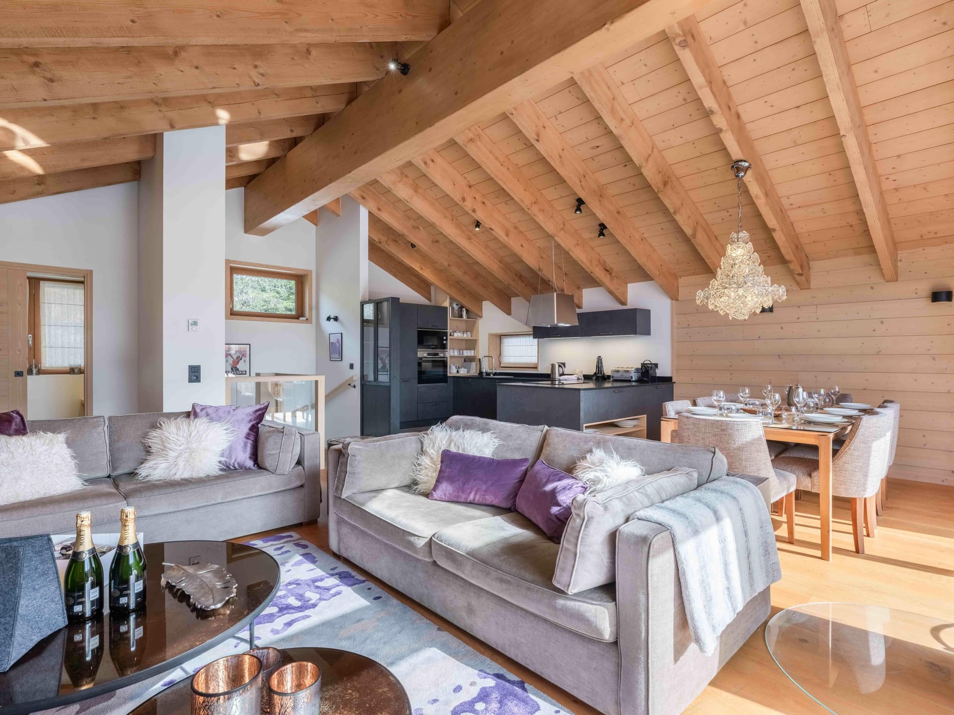 Chalet Casse Noisette — Elegant interior — photo 2 of 21