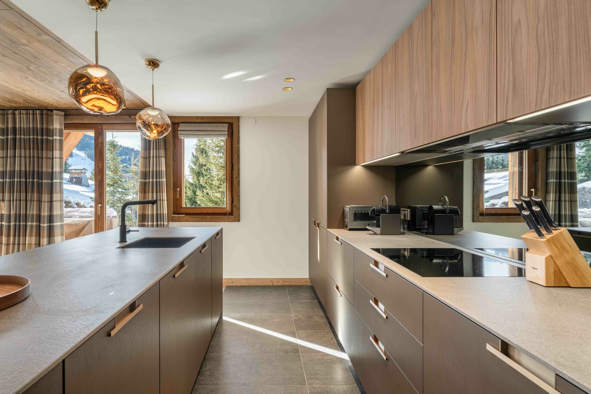 Appartement Lodges du Mont d'Arbois A02 — Equipped kitchen — photo 8 of 17