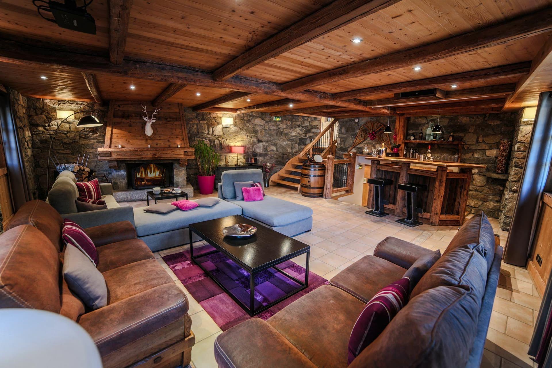 Chalet Ferme de mon Grand-Père — Elegant interior — photo 2 of 33