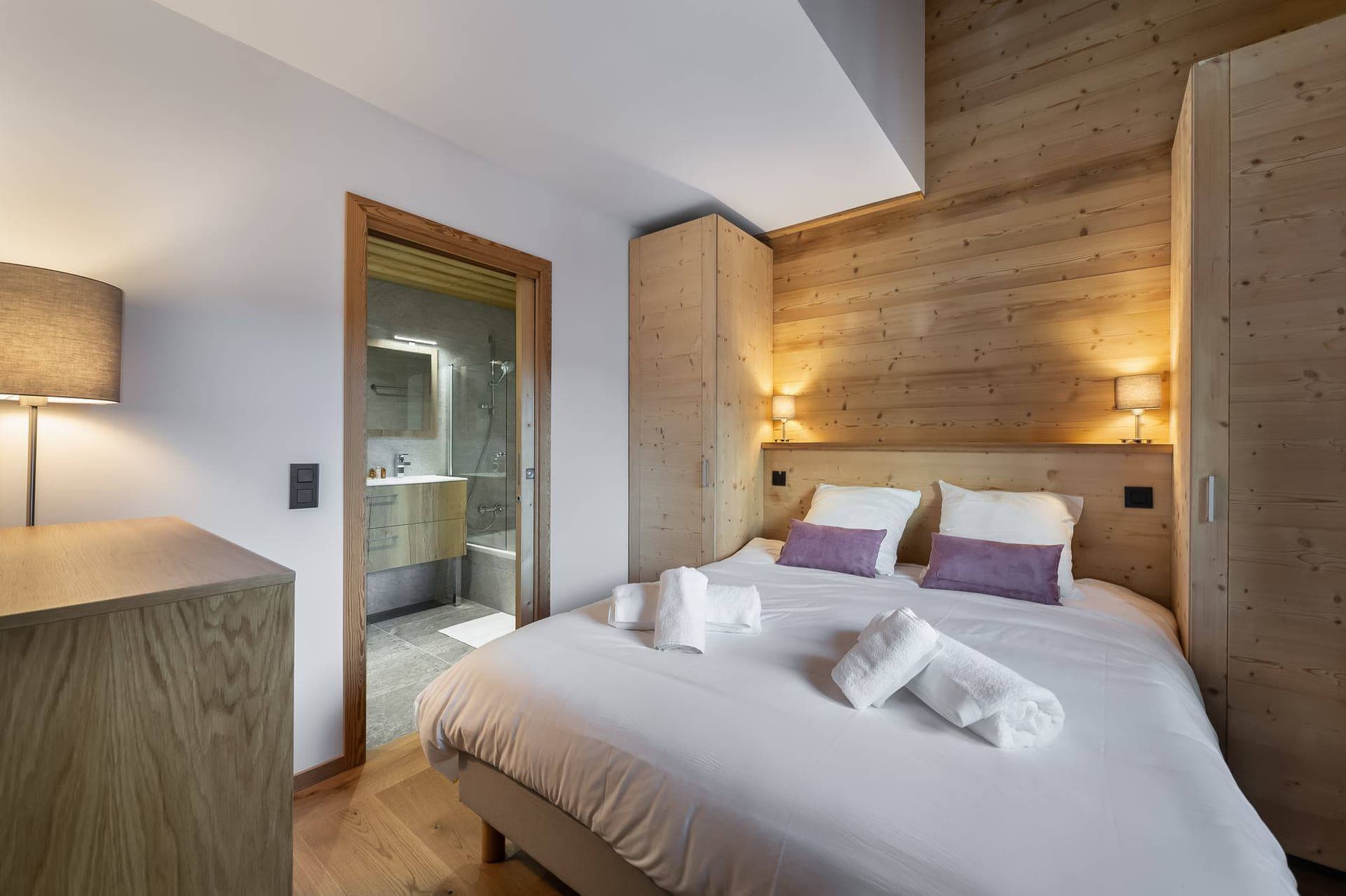 Appartement Chantemerle 101 — Luxury bedroom — photo 6 of 10