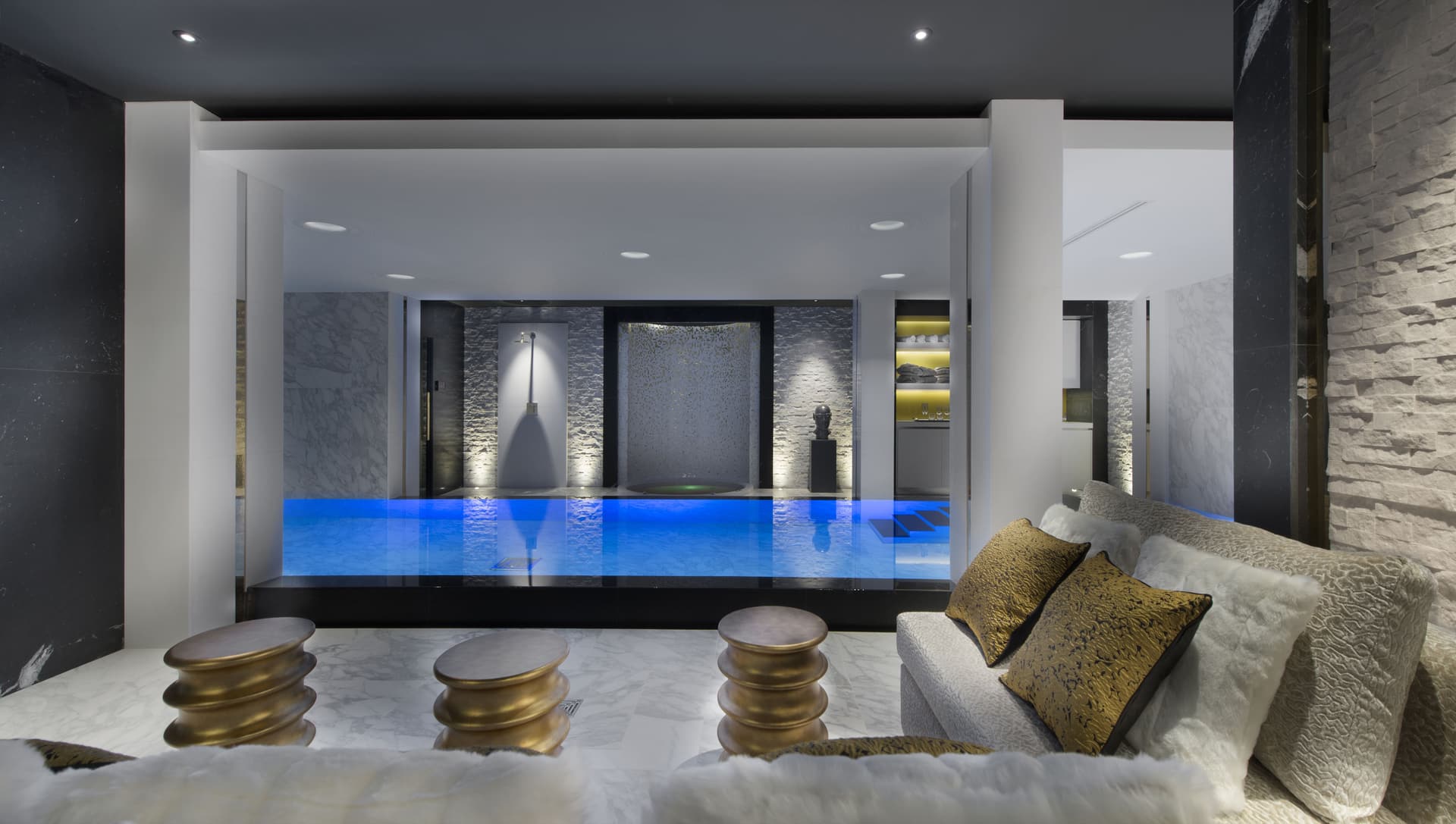 Chalet Coquelicot — Luxury bedroom — photo 6 of 40