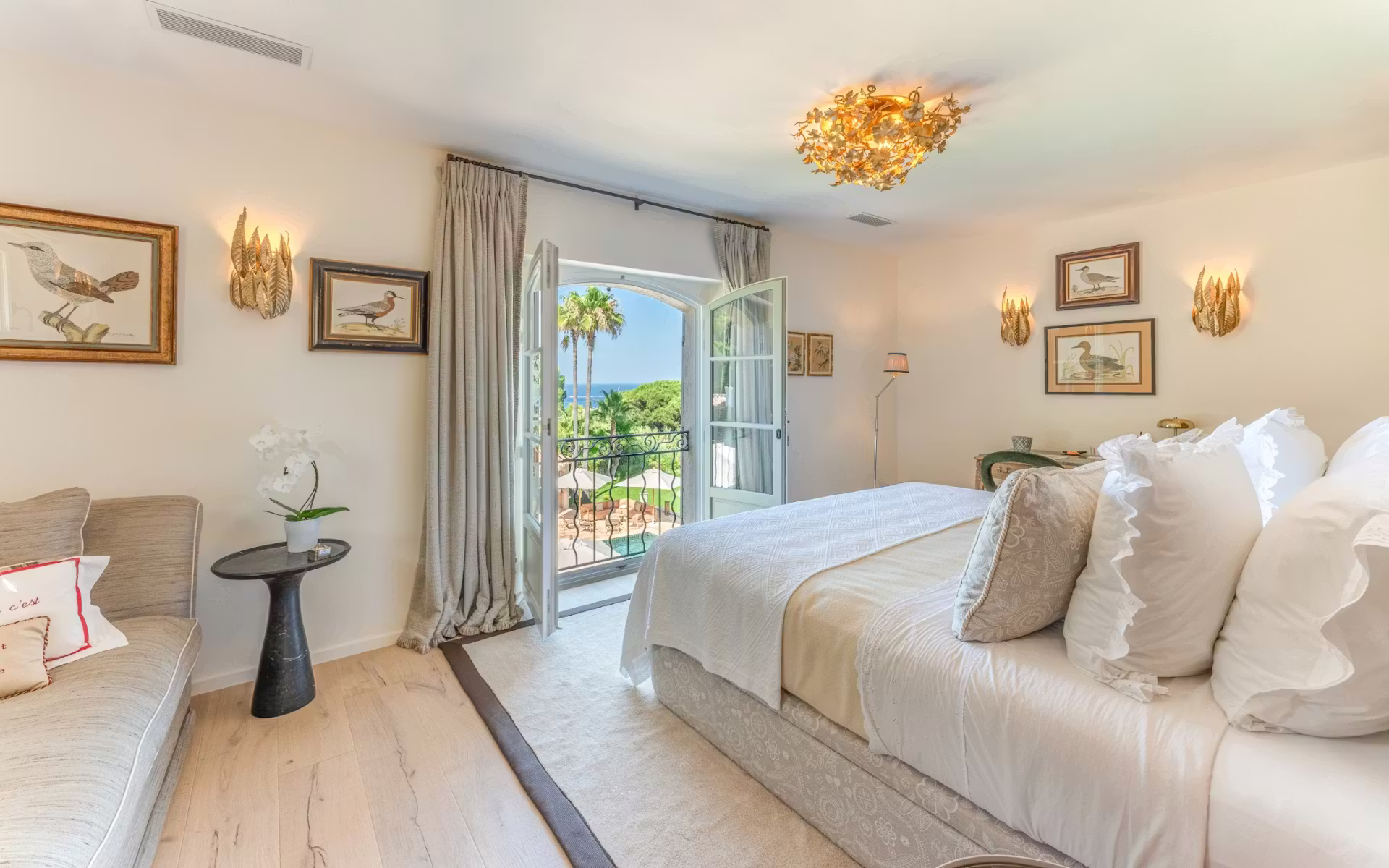 Bastide de l'Ay — Luxury bedroom — photo 6 of 56